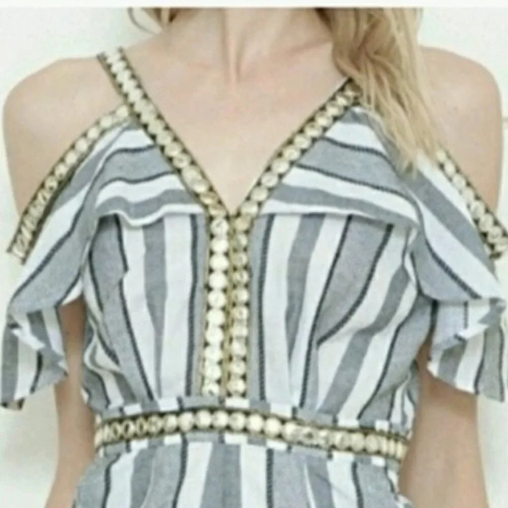 Striped Print Romper - Picture 2 of 5